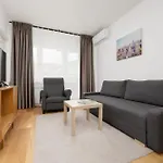 Charming For 4 People Located 650 M From The Old Town Of By Renters Varsovie