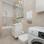 Charming For 4 People Located 650 M From The Old Town Of By Renters Varsovie