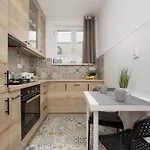 Charming For 4 People Located 650 M From The Old Town Of By Renters Appartement *