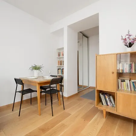 Charming For 4 People Located 650 M From The Old Town Of By Renters * Varşova