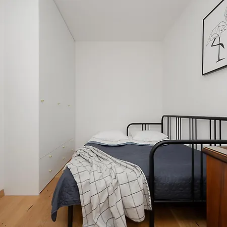 Apartment Charming For 4 People Located 650 M From The Old Town Of By Renters