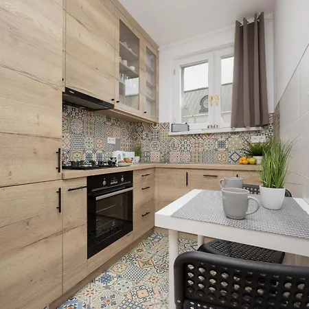 Charming For 4 People Located 650 M From The Old Town Of By Renters Apartment *