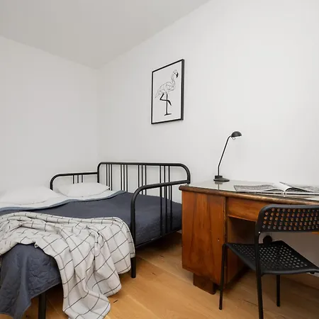 Charming For 4 People Located 650 M From The Old Town Of By Renters Apartment *
