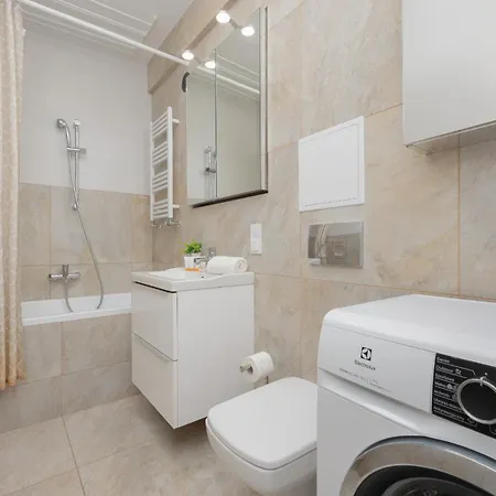 Charming For 4 People Located 650 M From The Old Town Of By Renters Warsaw